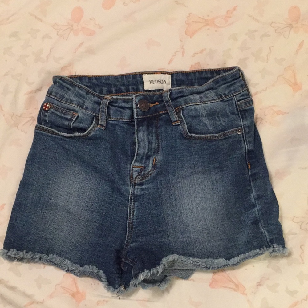 Hudson distressed jean shorts like new!! - Picture 2 of 4